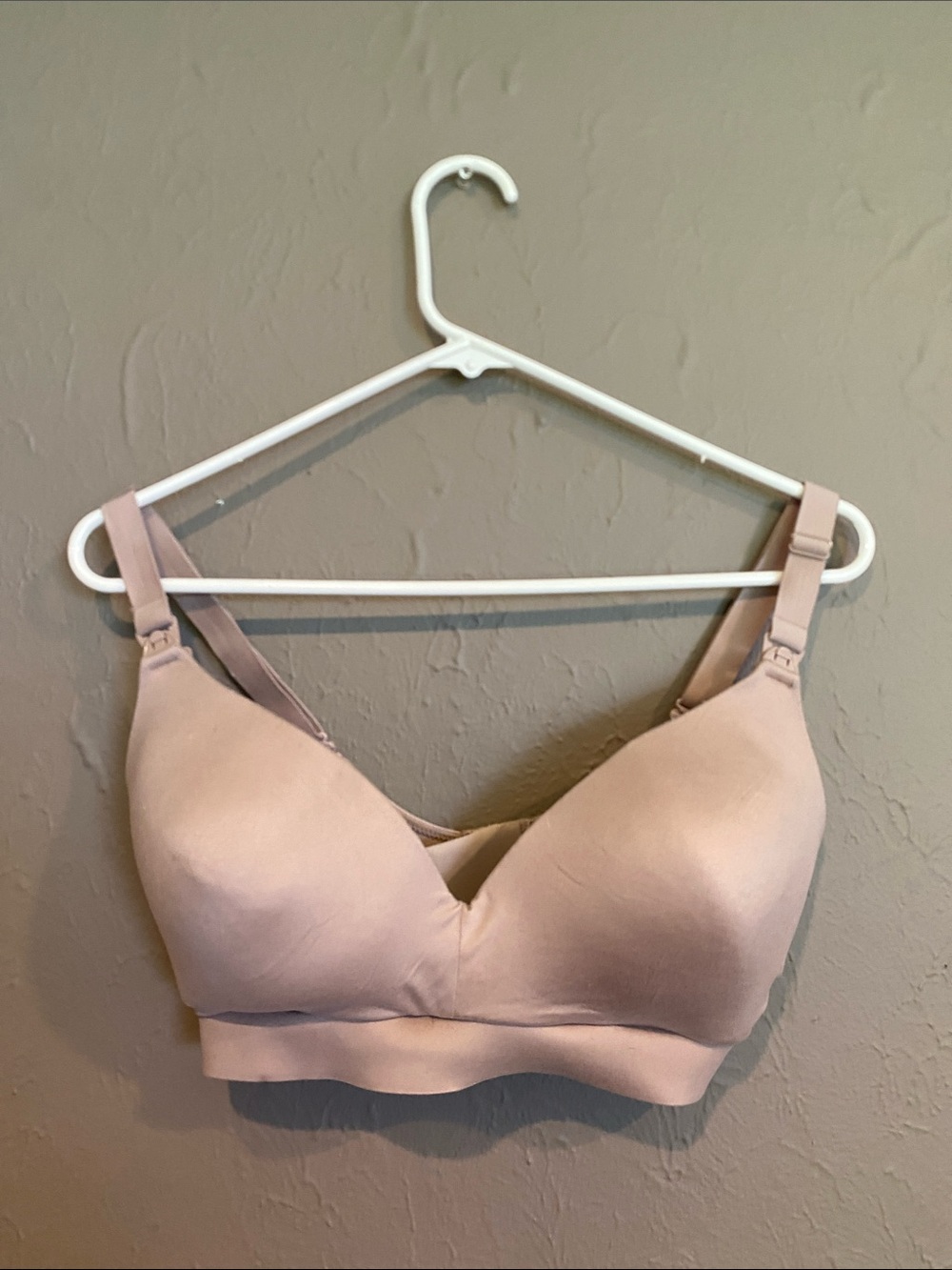 Minimalist Hands-Free Pumping & Nursing Bra